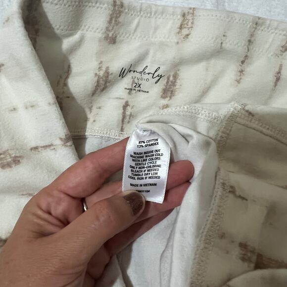Wonderly Studio (2X) Cream Patterned Yummy Pull-On Relaxed Fit Leggings Pants - Picture 8 of 11